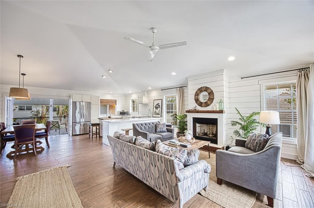 220 Palm Lake DR, SANIBEL FL 33957-9