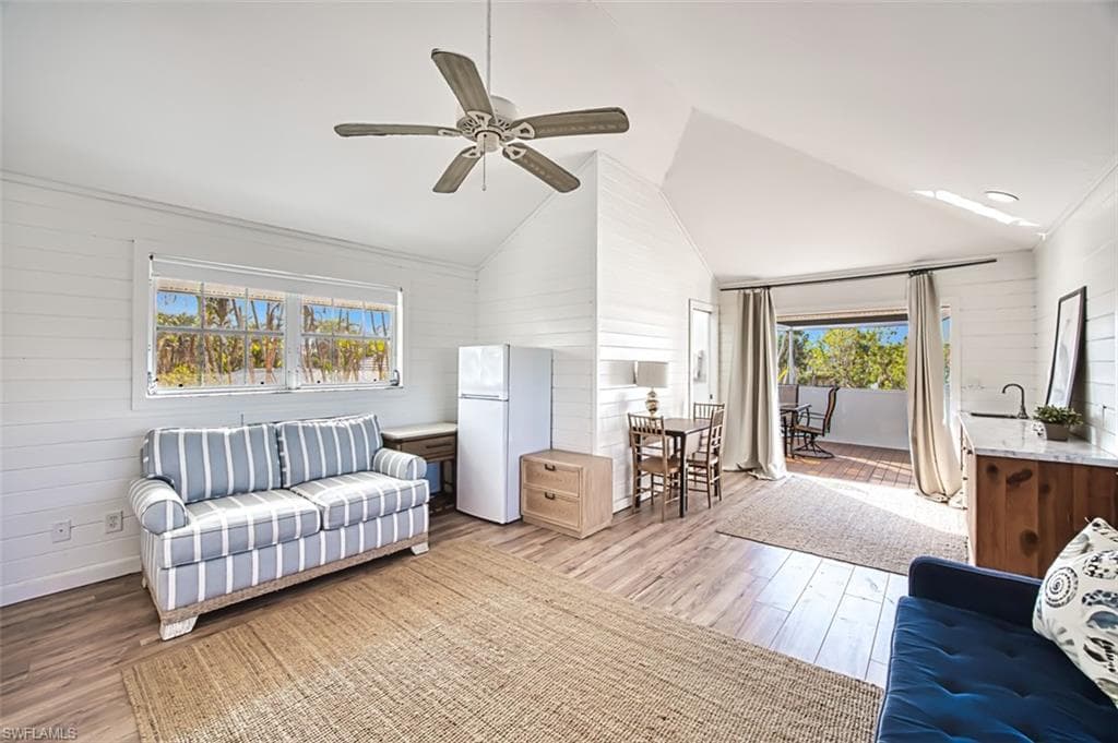 220 Palm Lake DR, SANIBEL FL 33957-32