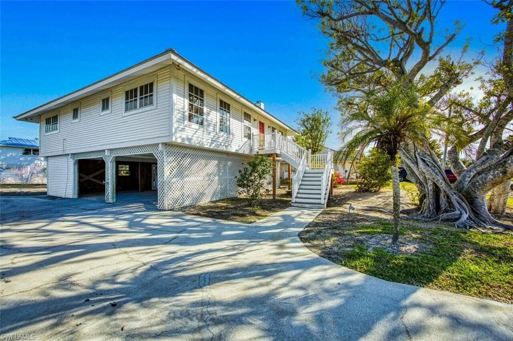 220 Palm Lake DR, SANIBEL FL 33957-36