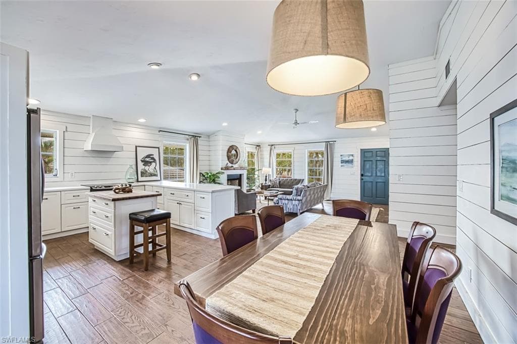 220 Palm Lake DR, SANIBEL FL 33957-7