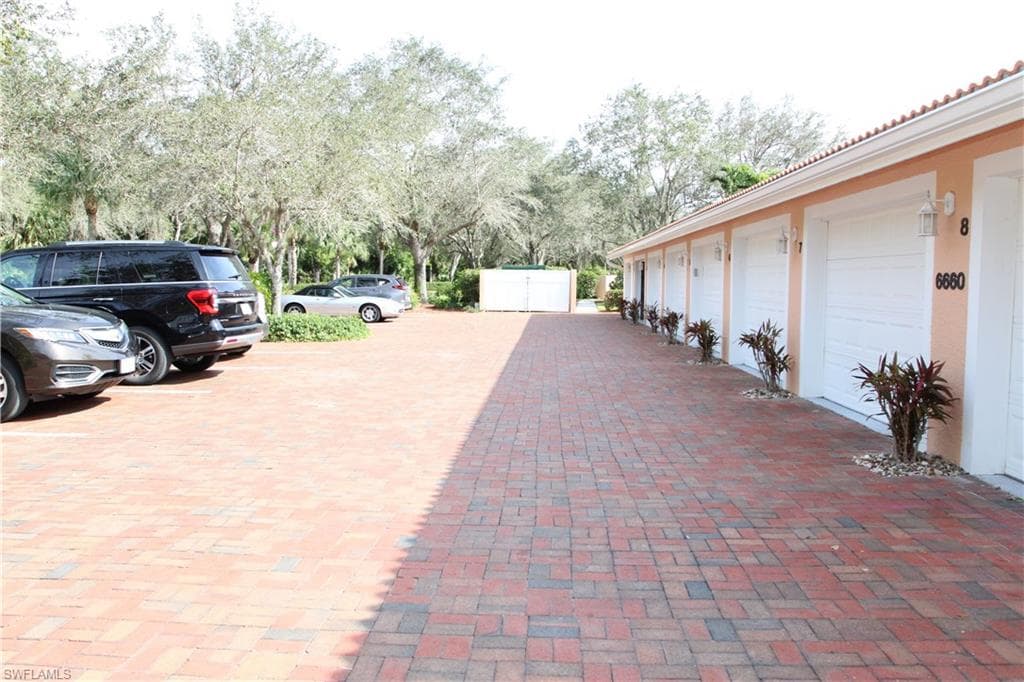 6660 Beach Resort DR # 1005, NAPLES FL 34114-35