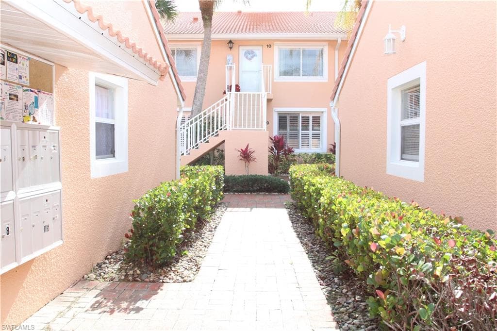 6660 Beach Resort DR # 1005, NAPLES FL 34114-34