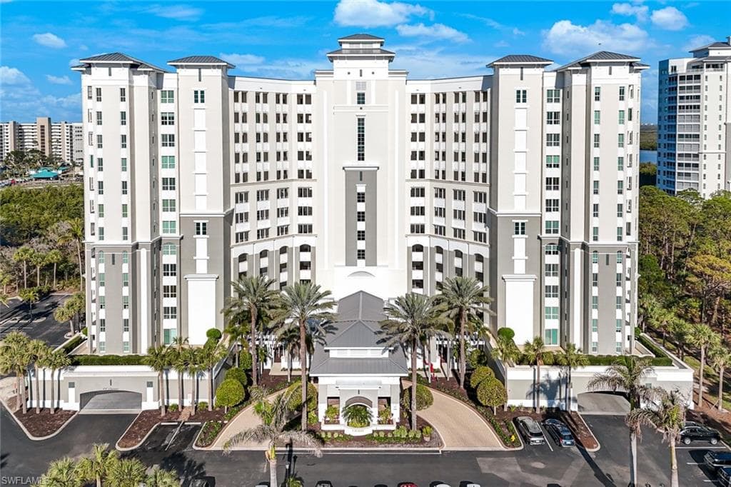 325 Dunes BLVD # 605, NAPLES FL 34110-26