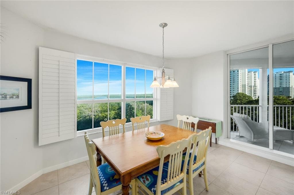 325 Dunes BLVD # 605, NAPLES FL 34110-1