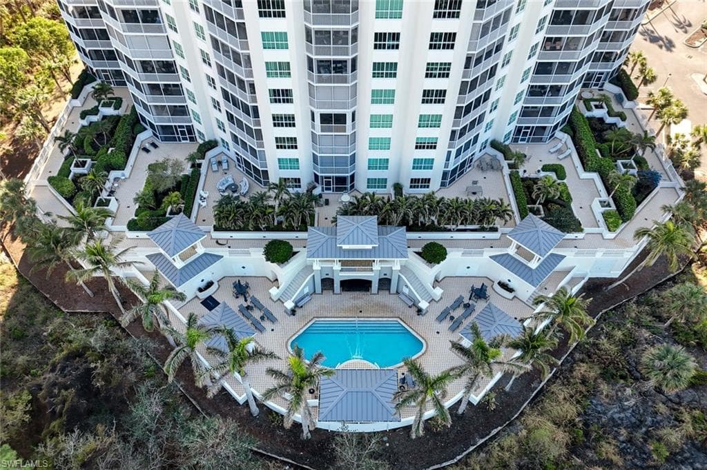 325 Dunes BLVD # 605, NAPLES FL 34110-27