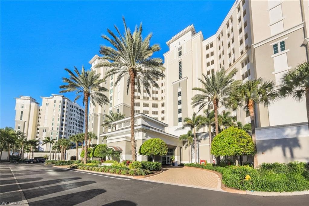 325 Dunes BLVD # 605, NAPLES FL 34110-23