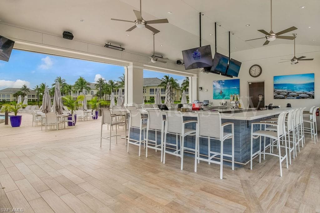 325 Dunes BLVD # 605, NAPLES FL 34110-33