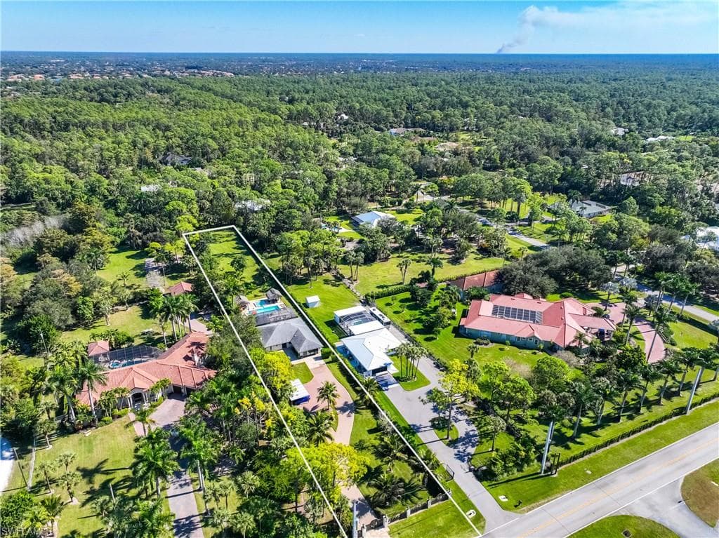 1890c Oakes BLVD, NAPLES FL 34119-42