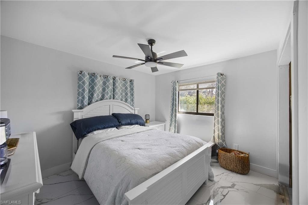 1890c Oakes BLVD, NAPLES FL 34119-15