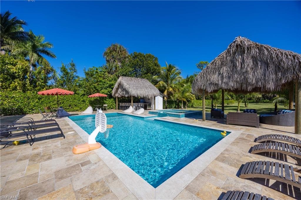 1890c Oakes BLVD, NAPLES FL 34119-29