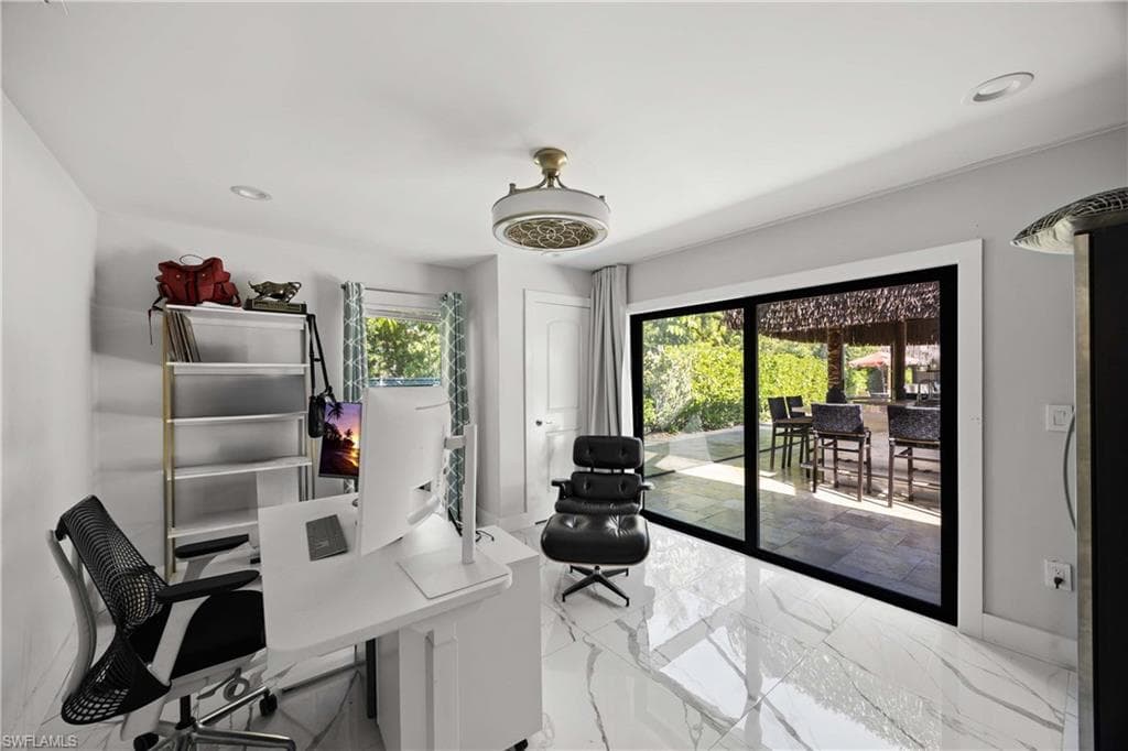 1890c Oakes BLVD, NAPLES FL 34119-17