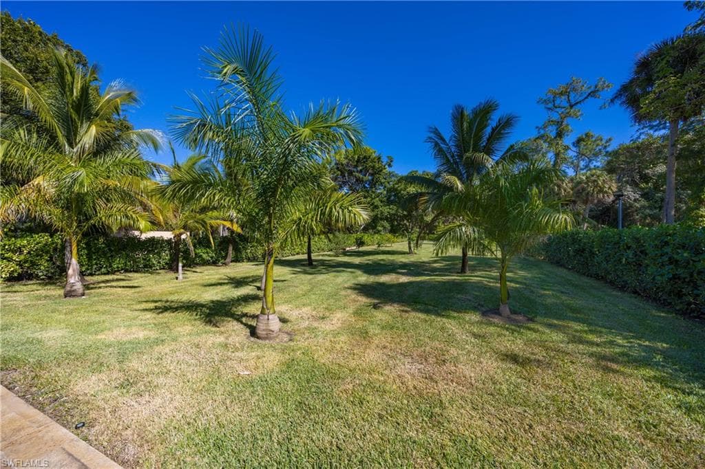 1890c Oakes BLVD, NAPLES FL 34119-36