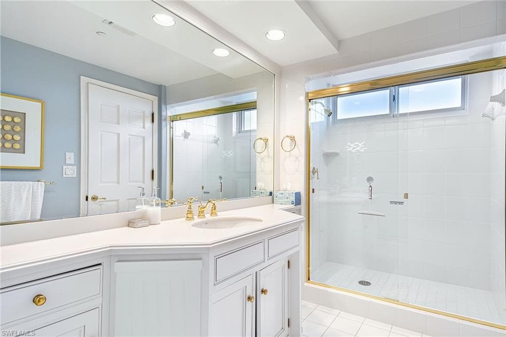 10 Seagate DR # 6N, NAPLES FL 34103-15