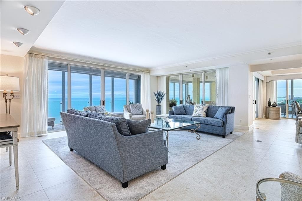 10 Seagate DR # 6N, NAPLES FL 34103-6