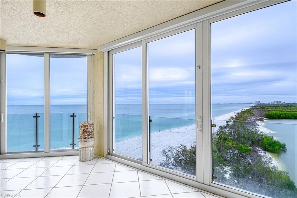 10 Seagate DR # 6N, NAPLES FL 34103-4