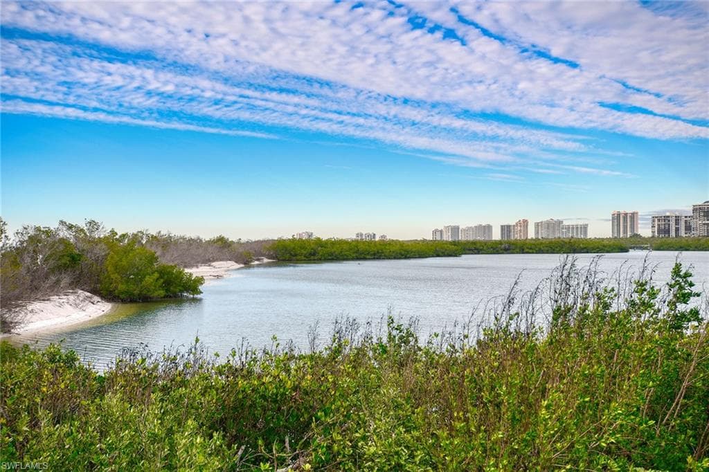 10 Seagate DR # 6N, NAPLES FL 34103-33