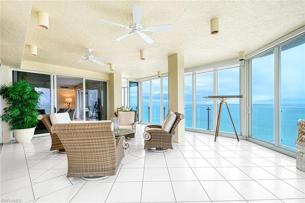 10 Seagate DR # 6N, NAPLES FL 34103-18