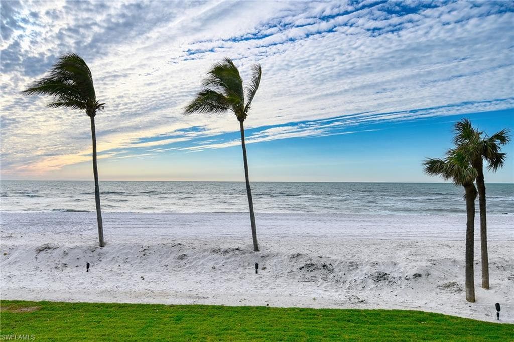 10 Seagate DR # 6N, NAPLES FL 34103-34