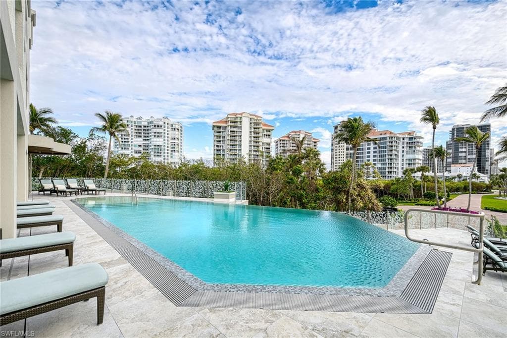 10 Seagate DR # 6N, NAPLES FL 34103-30