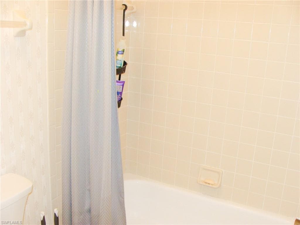 5693 Rattlesnake Hamm RD # 204, NAPLES FL 34113-12