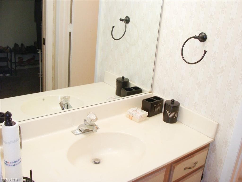 5693 Rattlesnake Hamm RD # 204, NAPLES FL 34113-11