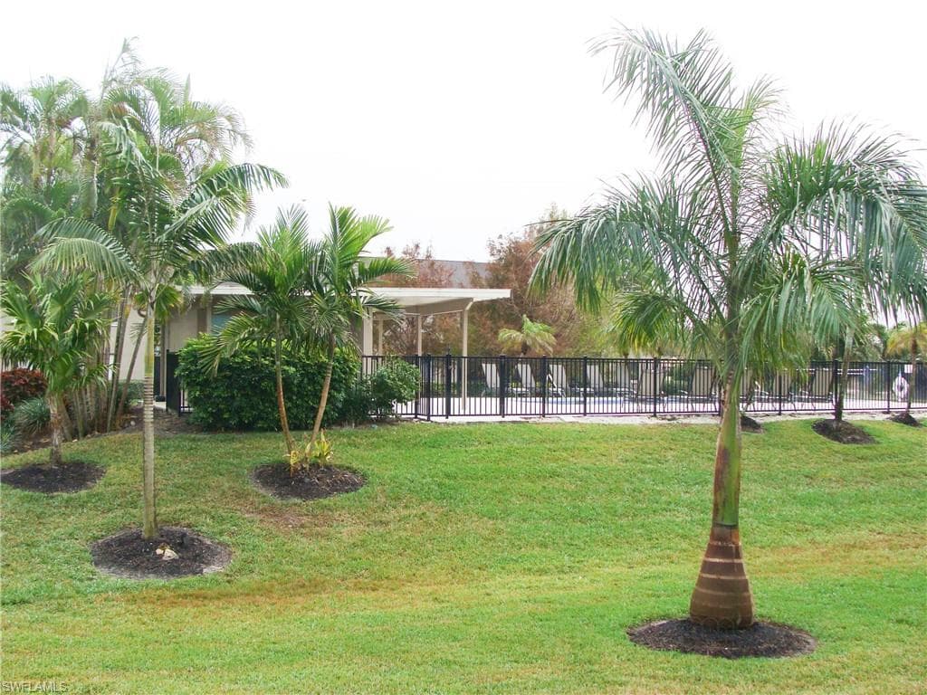 5693 Rattlesnake Hamm RD # 204, NAPLES FL 34113-25