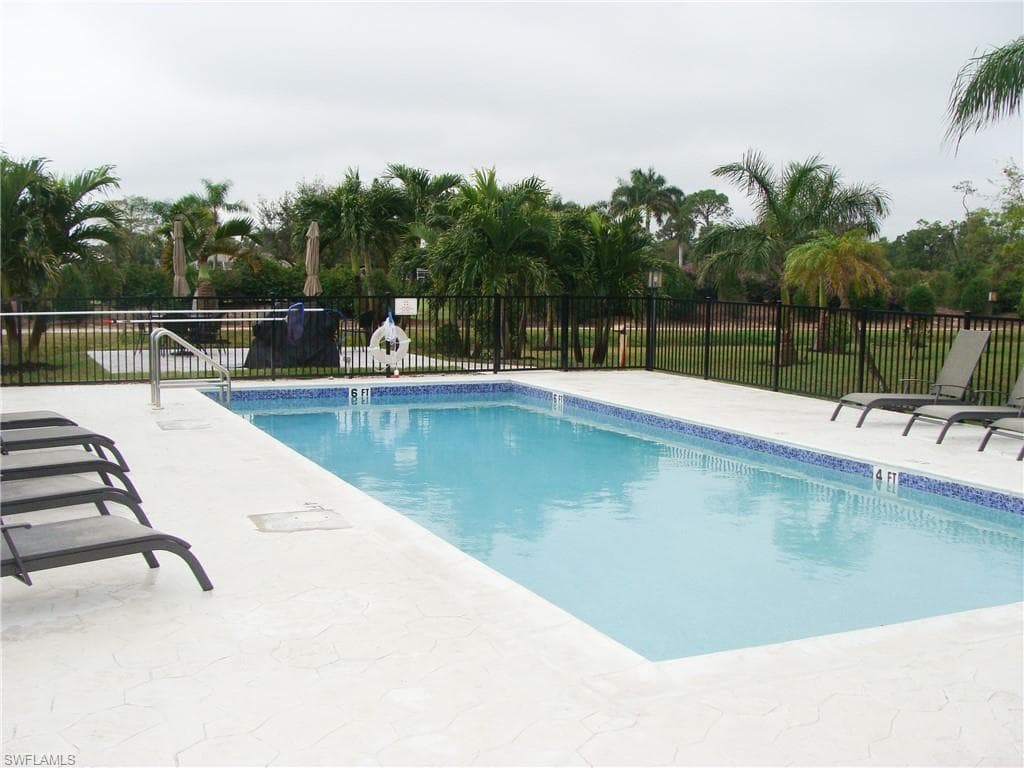 5693 Rattlesnake Hamm RD # 204, NAPLES FL 34113-21