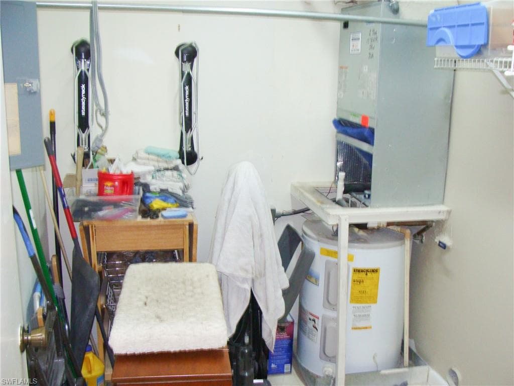 5693 Rattlesnake Hamm RD # 204, NAPLES FL 34113-17