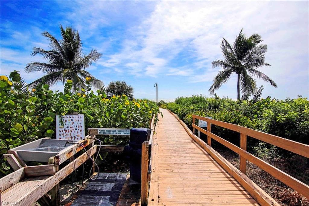827 E Gulf DR # M4, SANIBEL FL 33957-16