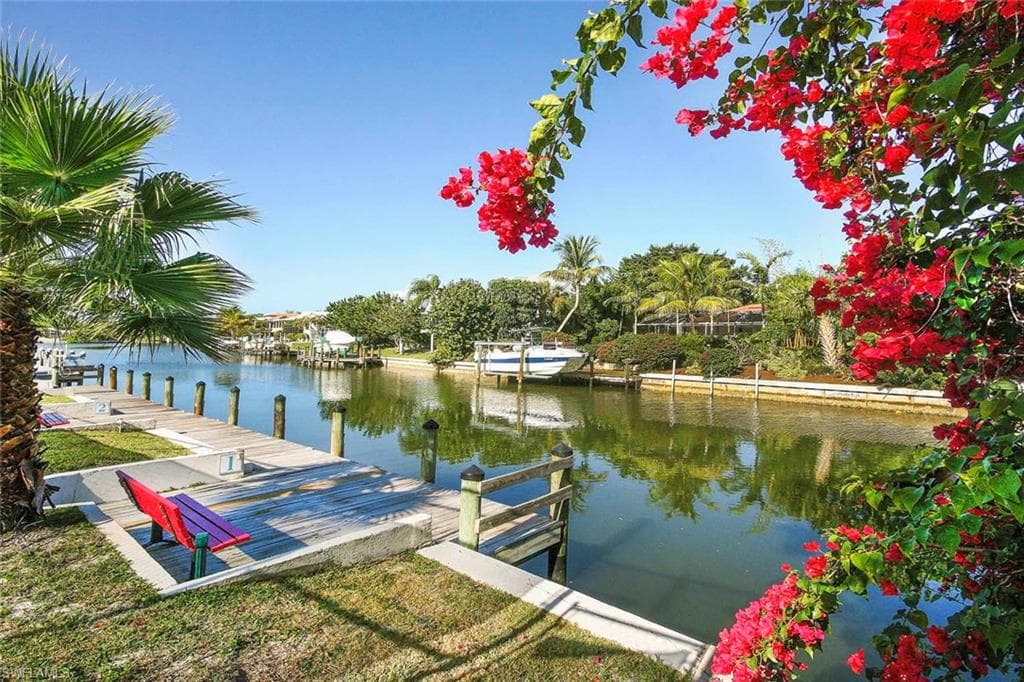 827 E Gulf DR # M4, SANIBEL FL 33957-17