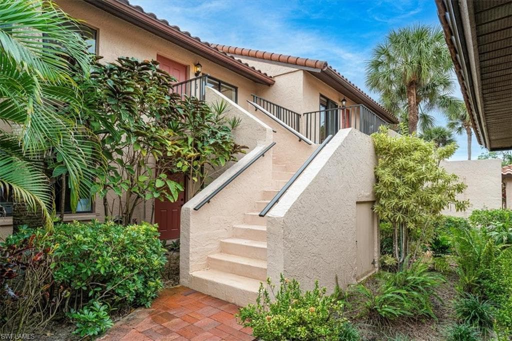 3219 Horse Carriage WAY # 306, NAPLES FL 34105-17