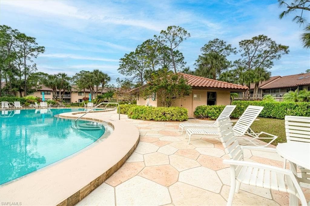 3219 Horse Carriage WAY # 306, NAPLES FL 34105-24