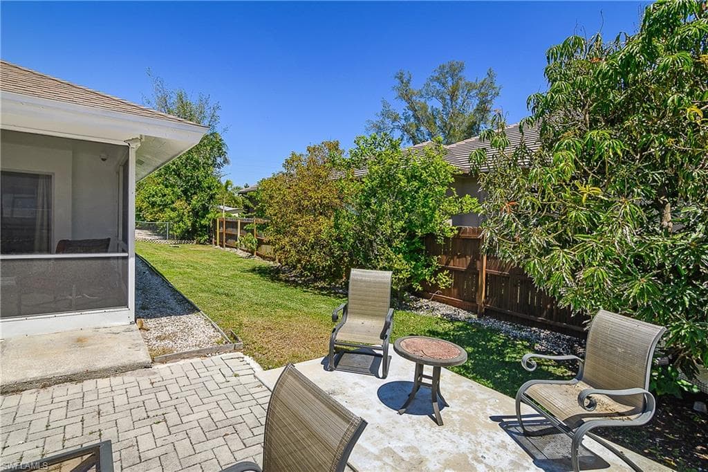 2560 11th CIR, NAPLES FL 34103-26