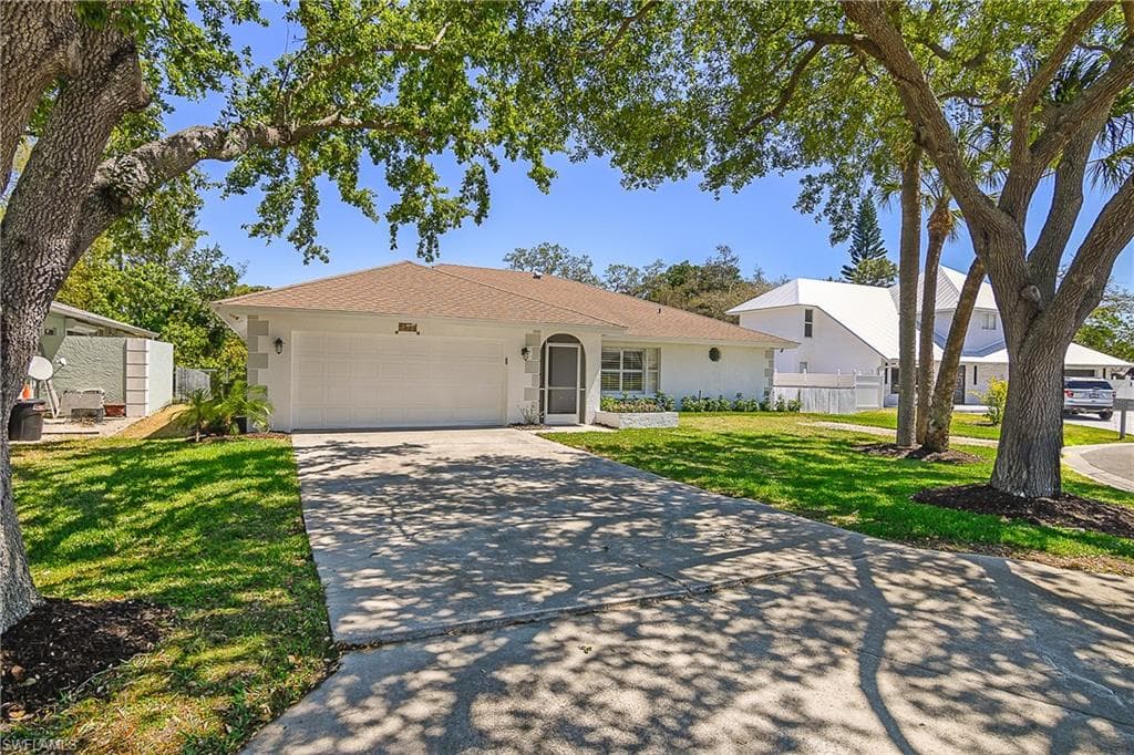 2560 11th CIR, NAPLES FL 34103-1