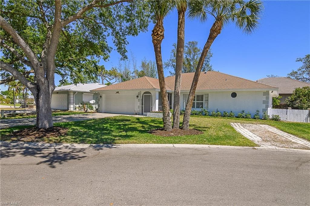 2560 11th CIR, NAPLES FL 34103-31