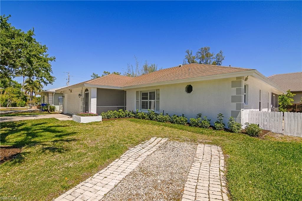 2560 11th CIR, NAPLES FL 34103-32