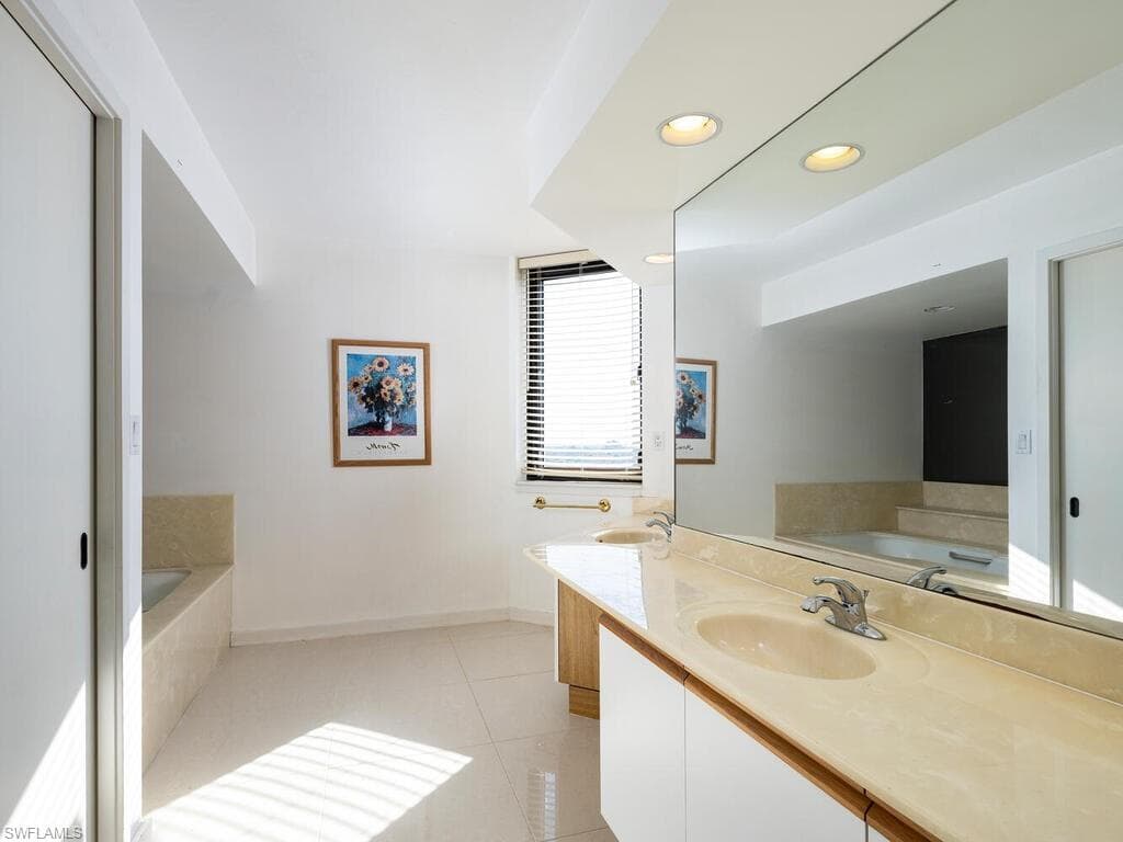 5555 Heron Point DR # 902, NAPLES FL 34108-6