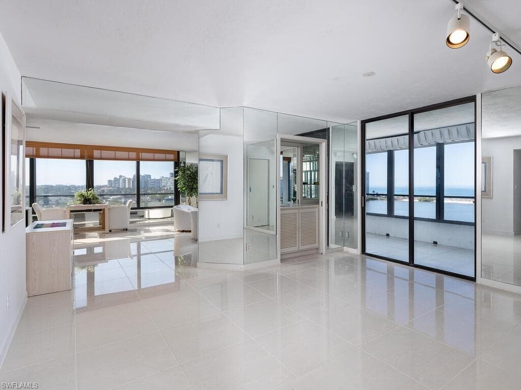 5555 Heron Point DR # 902, NAPLES FL 34108-3