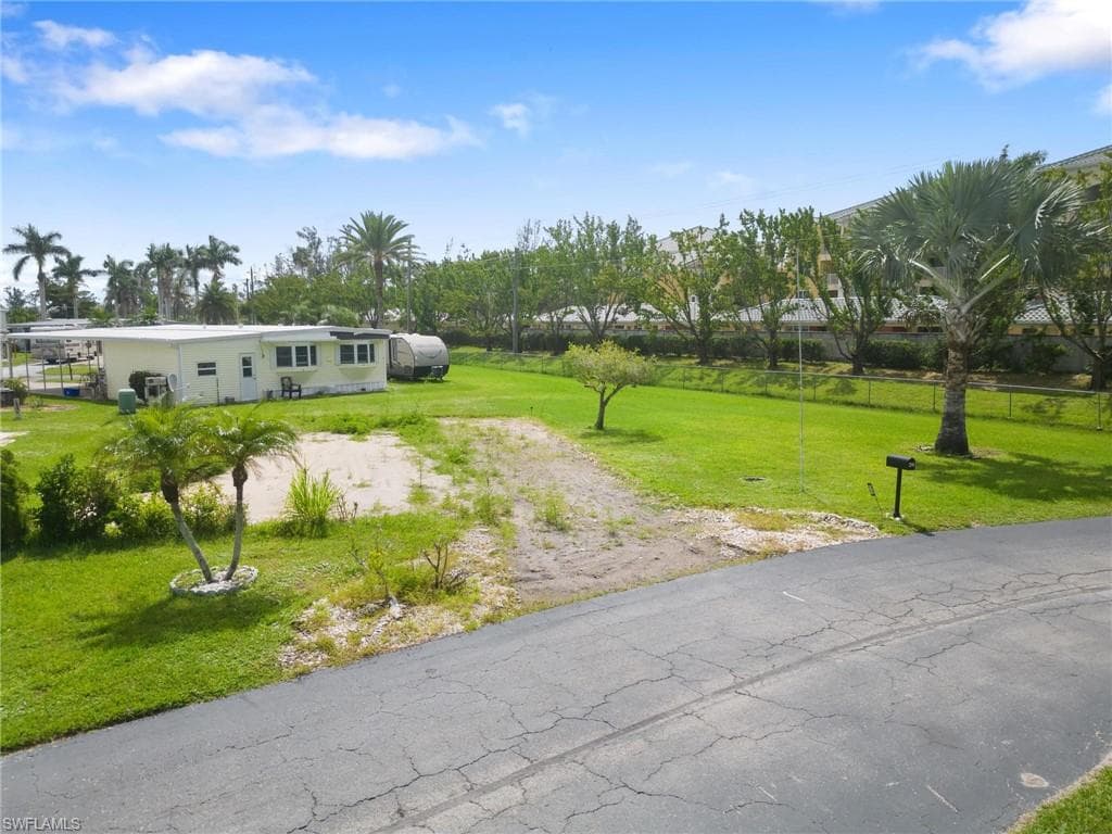 286 Dillard AVE, FORT MYERS FL 33908-5