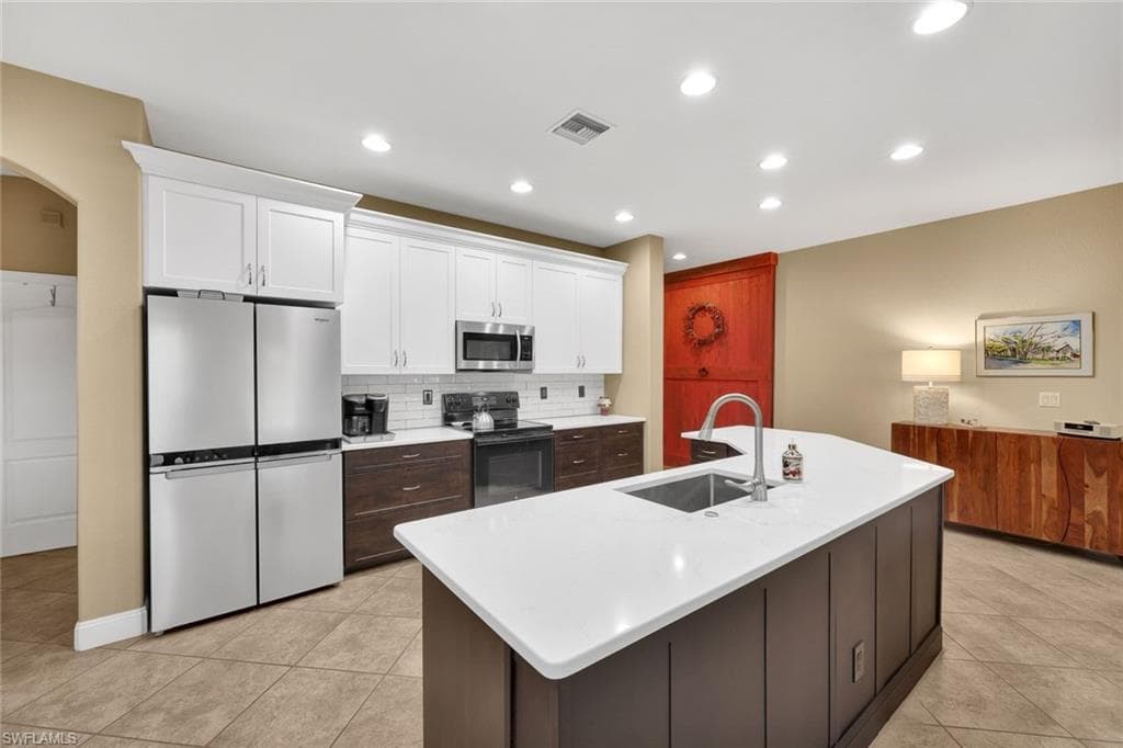 8701 Banyan Bay BLVD, FORT MYERS FL 33908-11