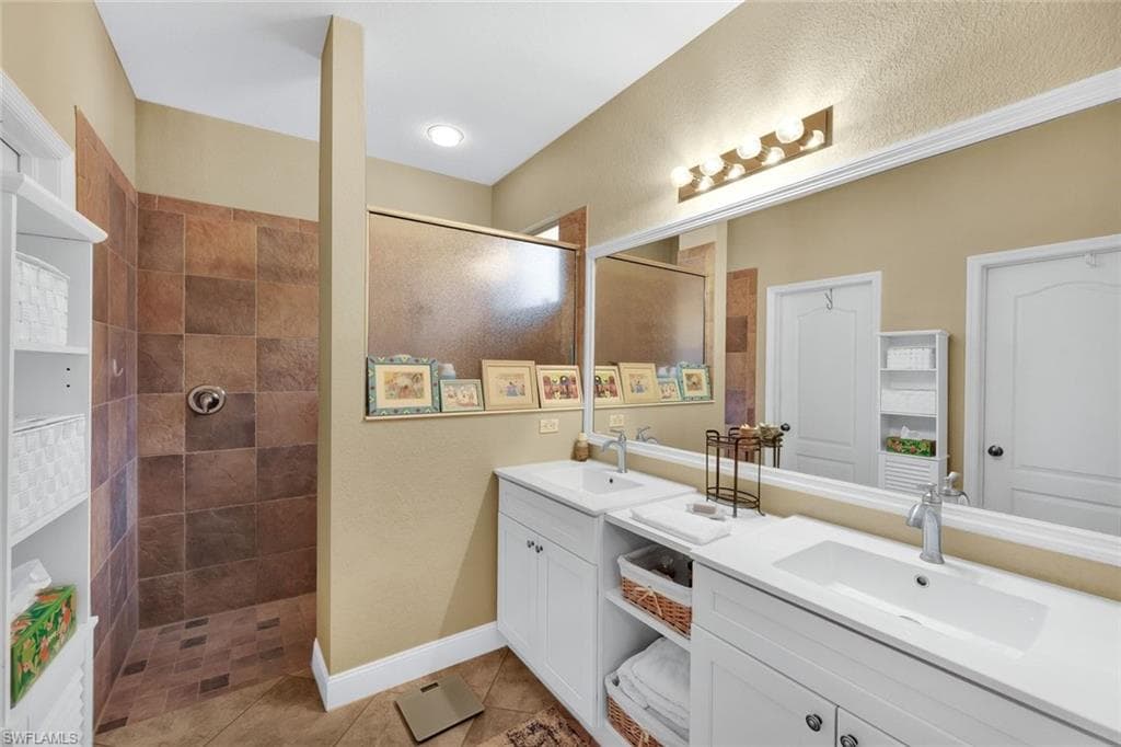 8701 Banyan Bay BLVD, FORT MYERS FL 33908-20