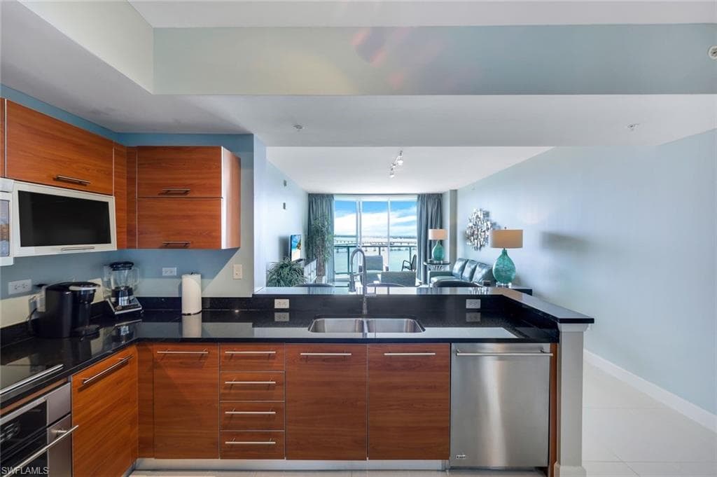 3000 Oasis Grand BLVD # 2402, FORT MYERS FL 33916-12