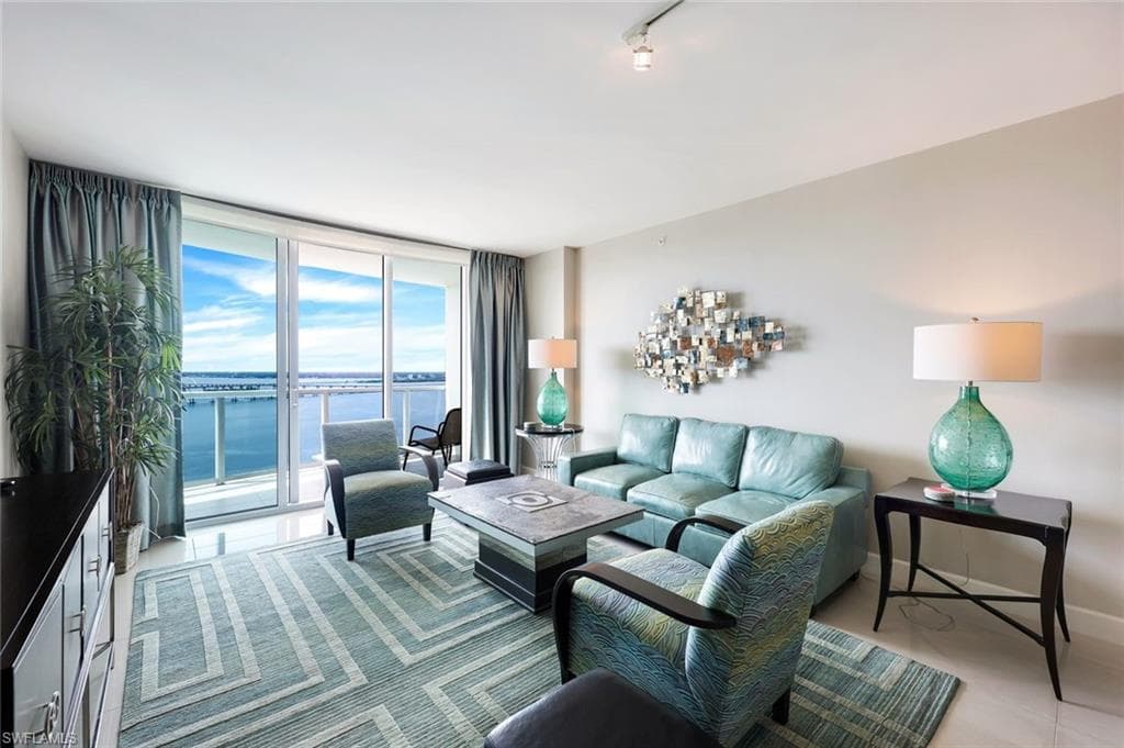 3000 Oasis Grand BLVD # 2402, FORT MYERS FL 33916-4