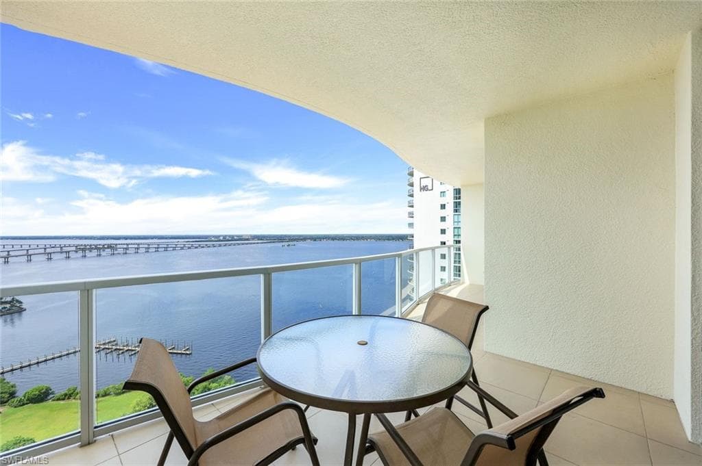 3000 Oasis Grand BLVD # 2402, FORT MYERS FL 33916-19