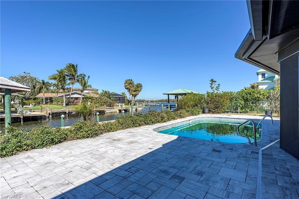 5660 Williams DR, FORT MYERS BEACH FL 33931-1