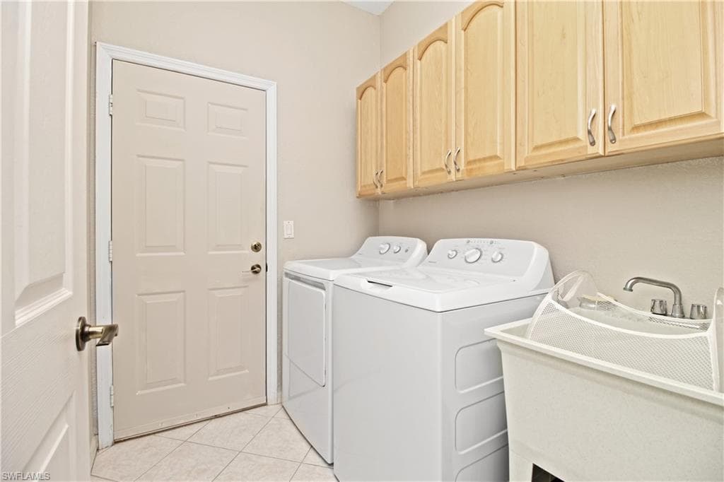 1842 Winding Oaks WAY, NAPLES FL 34109-19