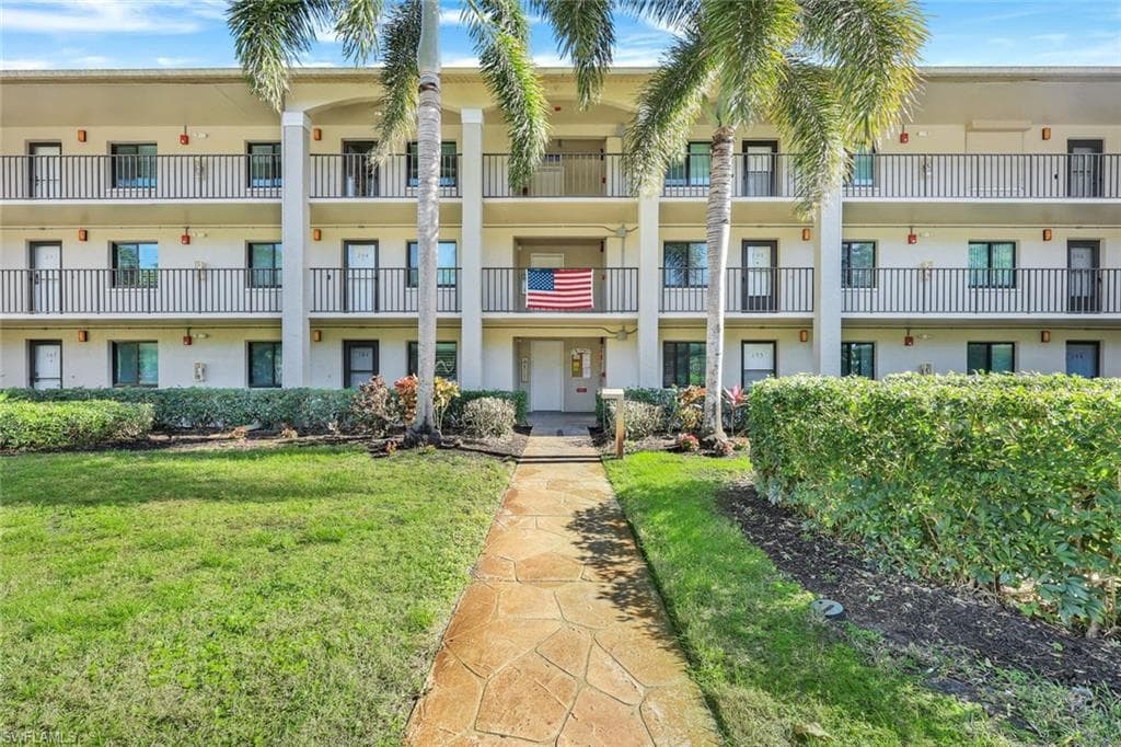 5792 Deauville CIR # A104, NAPLES FL 34112-28