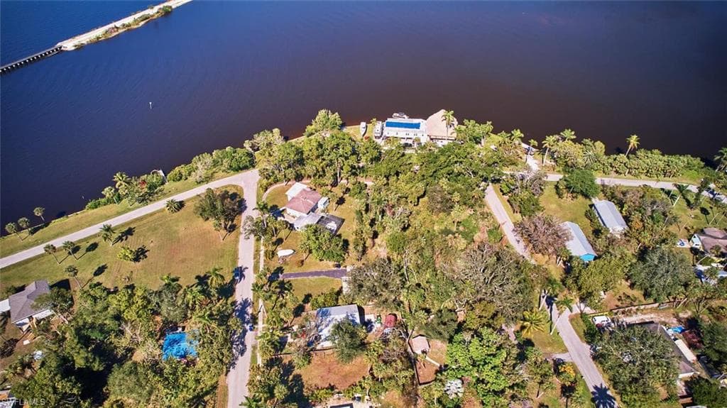 213 Delray AVE, FORT MYERS FL 33905-1