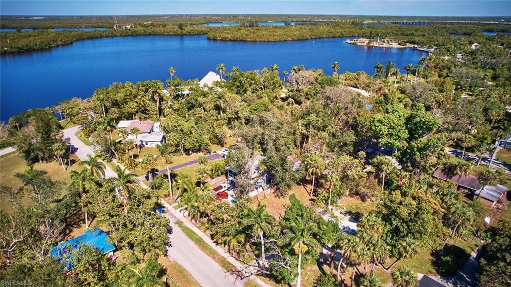 213 Delray AVE, FORT MYERS FL 33905-5