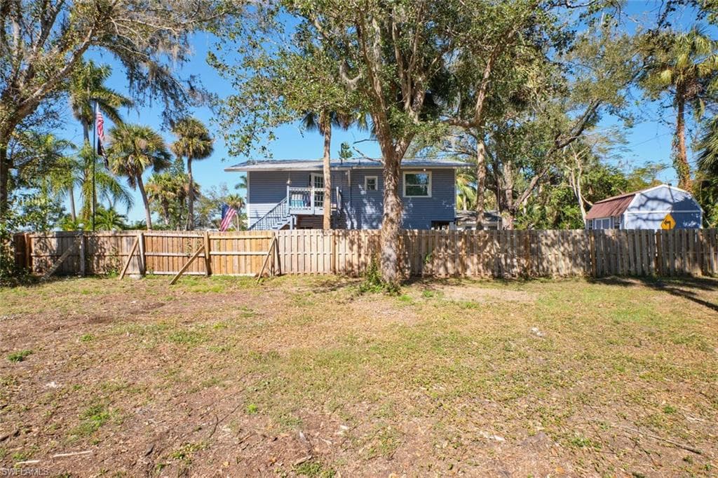 213 Delray AVE, FORT MYERS FL 33905-6